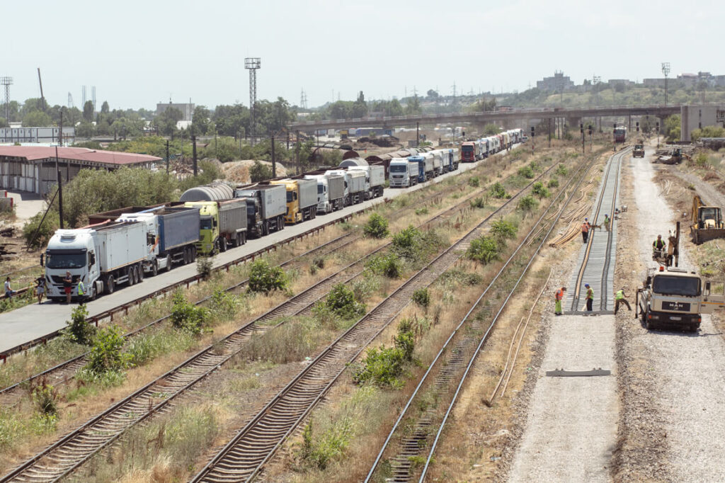 Trains to the rescue: restoration on the railway line to silos in the port of Constanta started in June 2022 and cost over 30 million euro